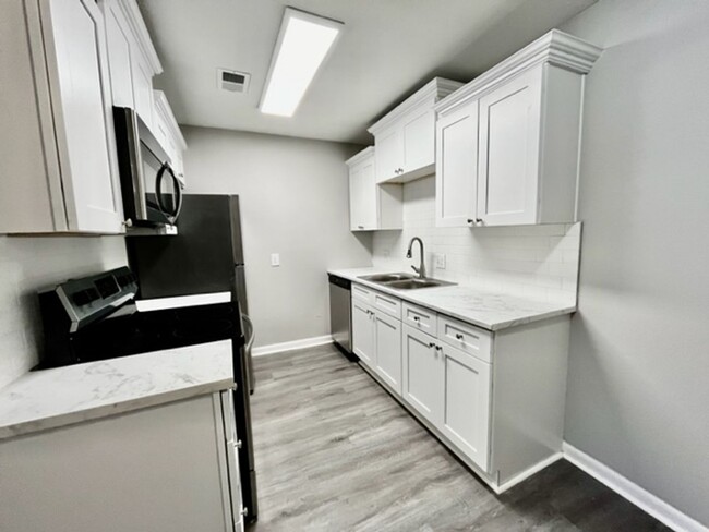 711 Melody Ln in Searcy, AR - Foto de edificio - Building Photo