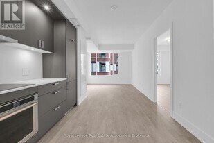 259 The Kingsway in Toronto, ON - Building Photo