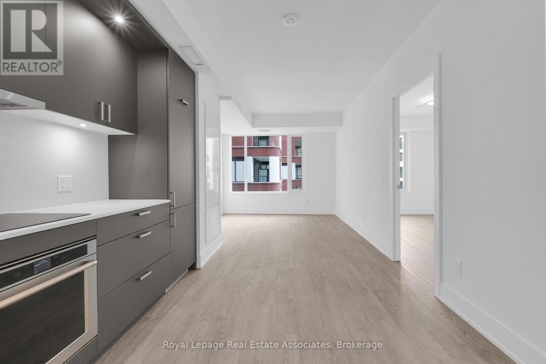 259 The Kingsway in Toronto, ON - Building Photo