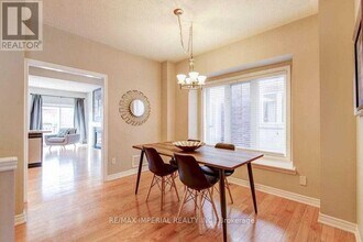 2438 Felhaber Crescent in Oakville, ON - Building Photo - Building Photo