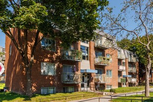 865 Saint-Martin Rue in Montréal, QC - Building Photo
