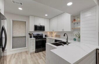 735 Sandpiper Pl in Miramar Beach, FL - Building Photo - Building Photo