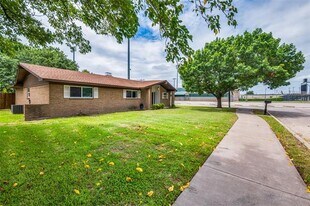 100 High School Dr in Waxahachie, TX - Building Photo