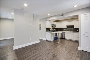 935 La Posada Dr in Austin, TX - Building Photo