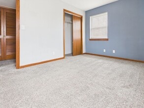 209 W Bridge St in Knob Noster, MO - Building Photo - Building Photo