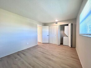 Raven at Monterey in St. Petersburg, FL - Foto de edificio - Building Photo