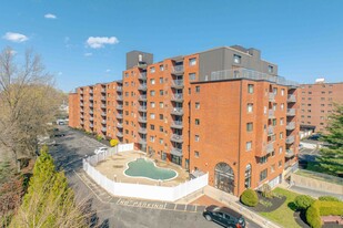 Parkway Plaza West in Medford, MA - Building Photo