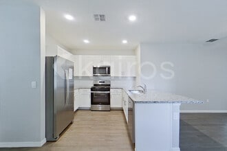 32013 Katelin Cir in Leesburg, FL - Foto de edificio - Building Photo