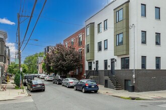 1834 Poplar St in Philadelphia, PA - Foto de edificio - Building Photo