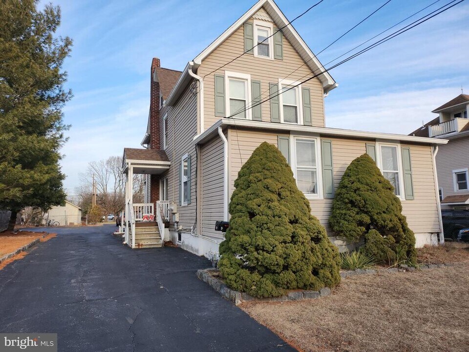 144 North Ave in Berlin Township, NJ - Building Photo