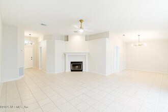 2898 Canyon Falls Dr in Jacksonville, FL - Building Photo - Building Photo