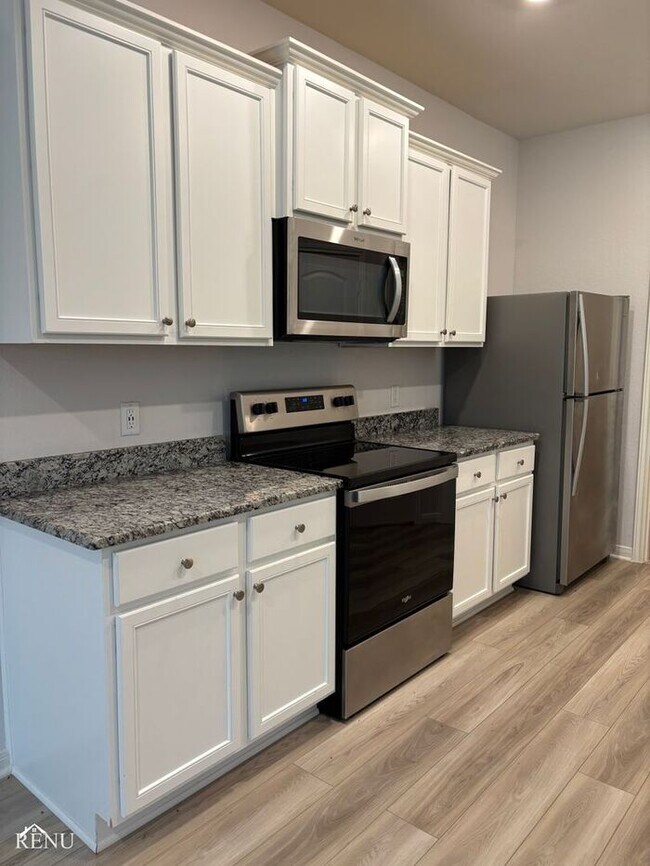 10494 Sweetwater Creek Dr in Cleveland, TX - Foto de edificio - Building Photo