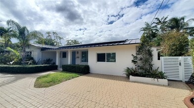 13000 Coronado Ln in North Miami, FL - Building Photo - Building Photo