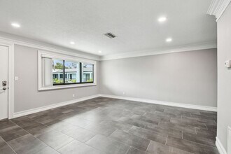2942 W Bay Dr in Belleair Bluffs, FL - Building Photo - Building Photo