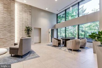 3800 Powell Ln, Unit 1206 in Falls Church, VA - Foto de edificio - Building Photo
