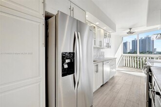 1000 E Island Blvd, Unit 707 in Aventura, FL - Foto de edificio - Building Photo