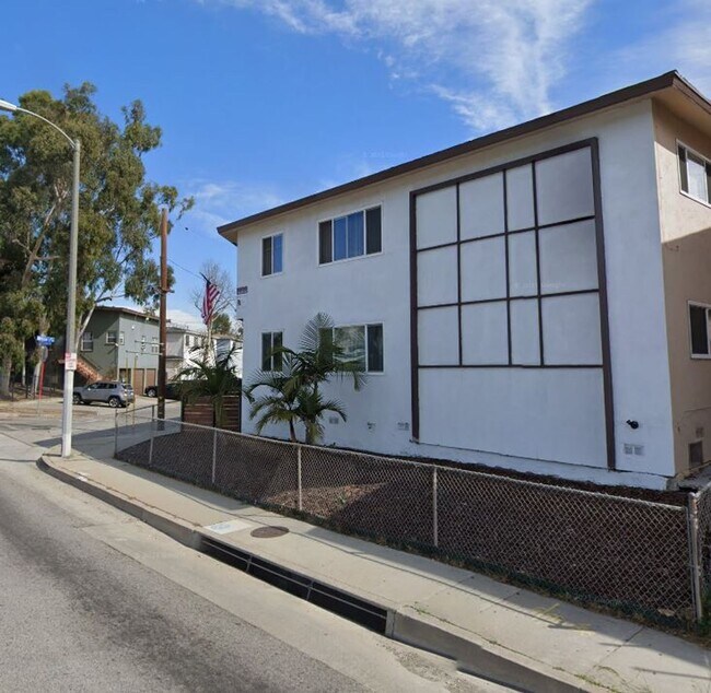 626 Kew in Inglewood, CA - Building Photo - Building Photo