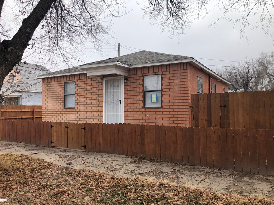 208 W 8th St in Roswell, NM - Building Photo