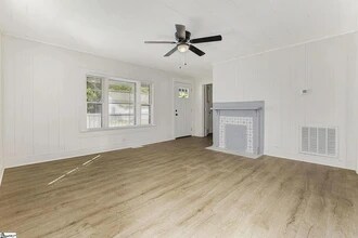 8 Woodward St in Greenville, SC - Building Photo - Building Photo