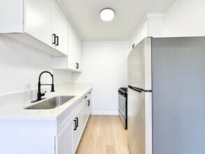 6021 11th Ave in Los Angeles, CA - Building Photo - Building Photo