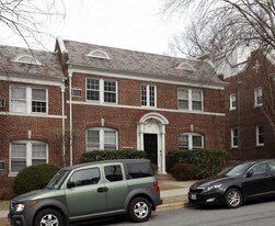 4021 Davis Pl NW in Washington, DC - Building Photo