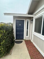 900 La Vida Ln in Porterville, CA - Building Photo