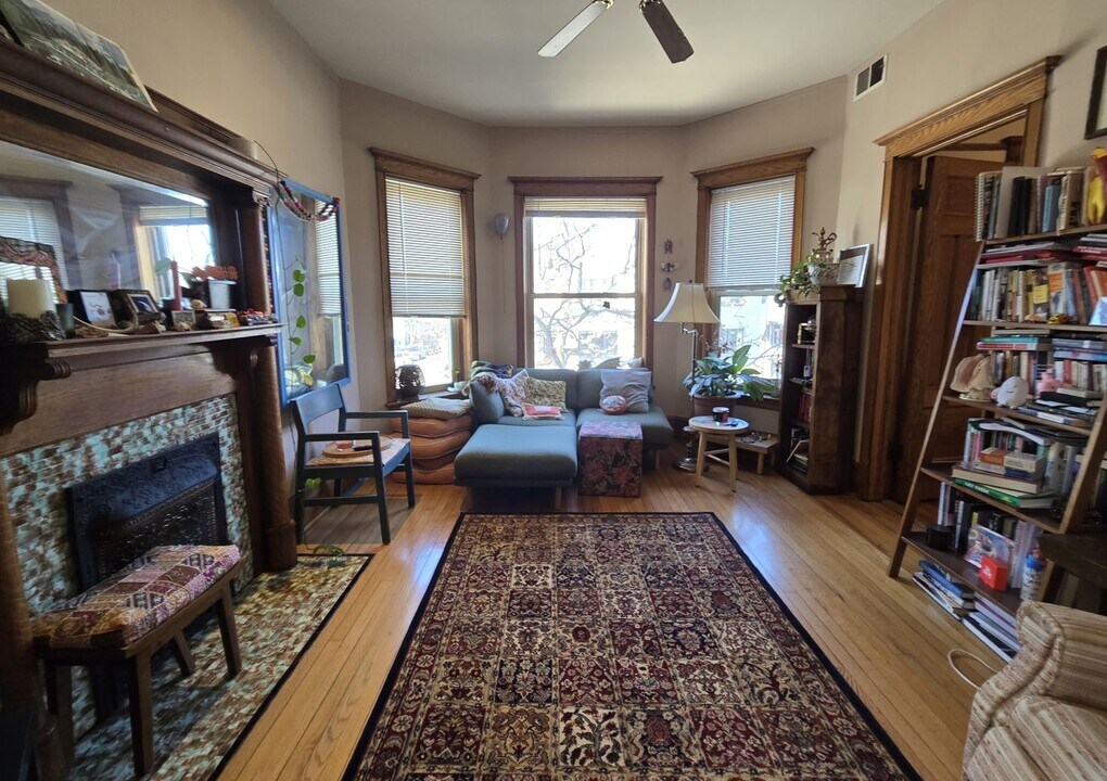1851 W Cuyler Ave in Chicago, IL - Building Photo
