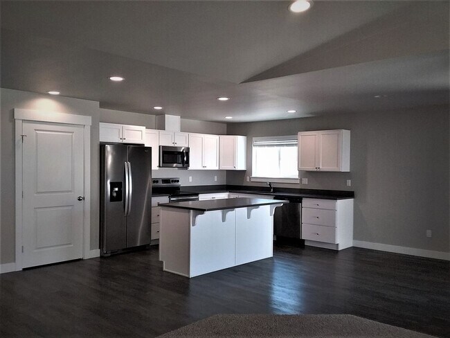 2285 2nd St SE in East Wenatchee, WA - Building Photo - Building Photo