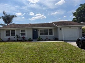 9448 Saddlebrook Dr in Boca Raton, FL - Building Photo