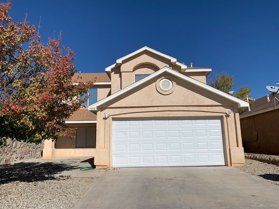 4999 Bosworth Rd in Las Cruces, NM - Building Photo