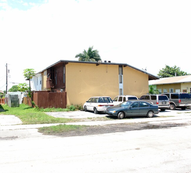 14310 NE 5th Pl in Miami, FL - Building Photo - Building Photo