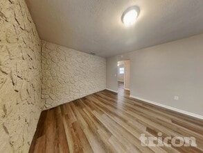 2218 Village Ct in Brandon, FL - Foto de edificio - Building Photo