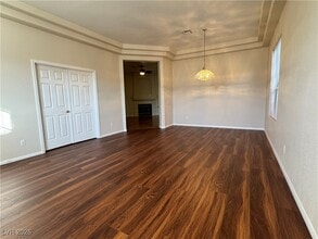 8625 Desert Bird Dr in Las Vegas, NV - Building Photo - Building Photo