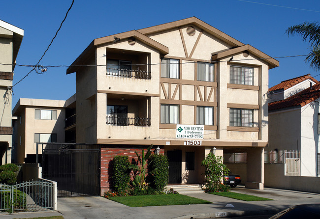 11503 Menlo Ave in Hawthorne, CA - Building Photo - Building Photo