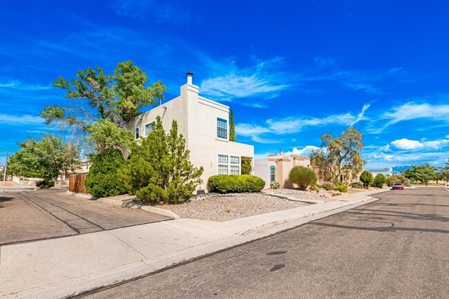 7725 Pinewood Dr NW in Albuquerque, NM - Building Photo - Building Photo