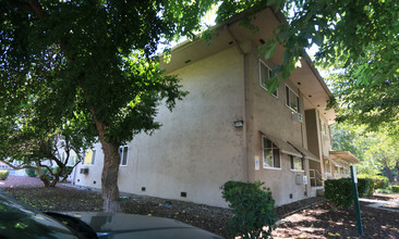 Casa Manana Inn in Stockton, CA - Building Photo - Building Photo