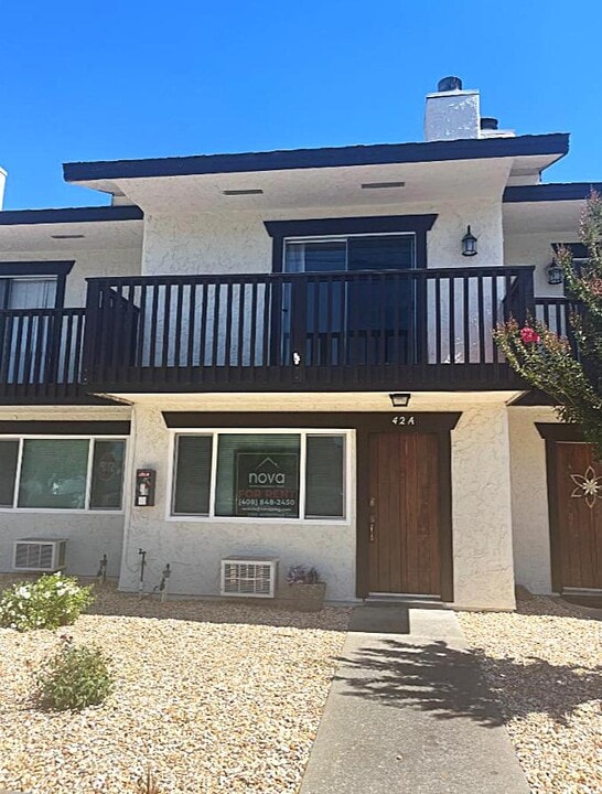 42 Washington St in San Juan Bautista, CA - Building Photo