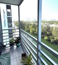 3660 NE 166th St, Unit 703 in Miami, FL - Building Photo - Building Photo