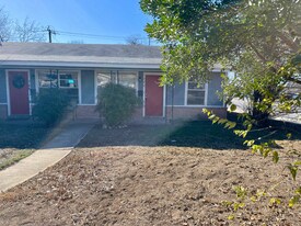 766-768 Edgebrook Ln in San Antonio, TX - Building Photo