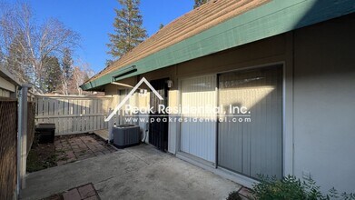 504 Roundtree Ct in Sacramento, CA - Building Photo - Building Photo