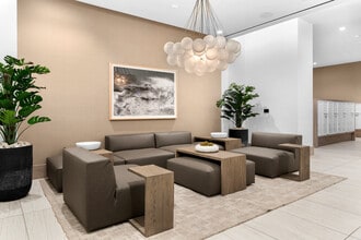 2000 Biscayne in Miami, FL - Foto de edificio - Interior Photo