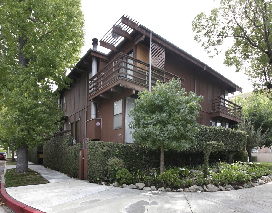 4326 Cahuenga Blvd in North Hollywood, CA - Building Photo