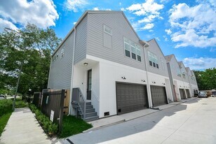 6017 Cypress St in Houston, TX - Building Photo