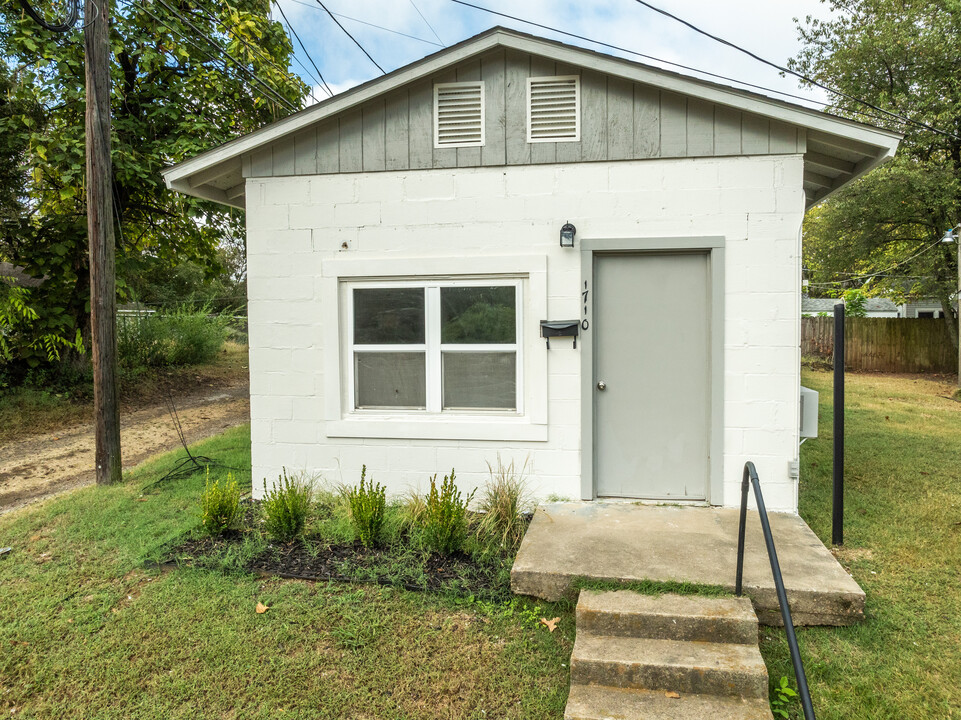 1710 S 16th St in Fort Smith, AR - Foto de edificio