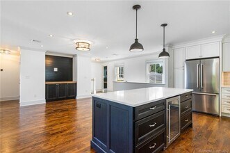 75 Strickland Rd in Greenwich, CT - Building Photo - Building Photo