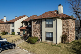 Turtle Lake Condos in Irving, TX - Building Photo - Building Photo