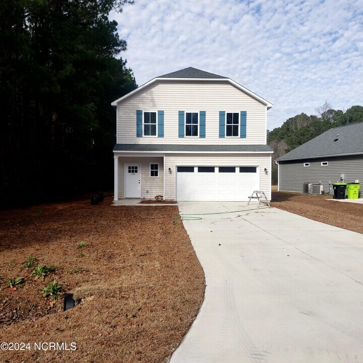 124 E Camp Kiro Rd in New Bern, NC - Building Photo