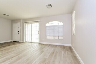 5359 Hanging Tree Ln in Las Vegas, NV - Building Photo - Building Photo