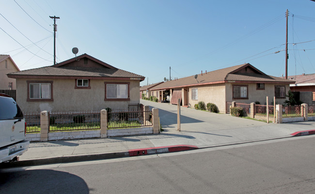 4820-4828 Elizabeth St in Bell, CA - Building Photo - Building Photo