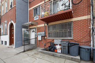 10218 Larue Ave in Corona, NY - Building Photo - Building Photo